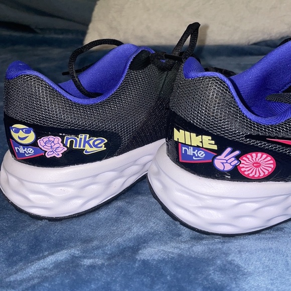 New Nike shoes - Picture 5 of 5